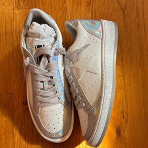Shu Shop White Sneakers with White Star and Silver Iridescent Accents Sz 6 New